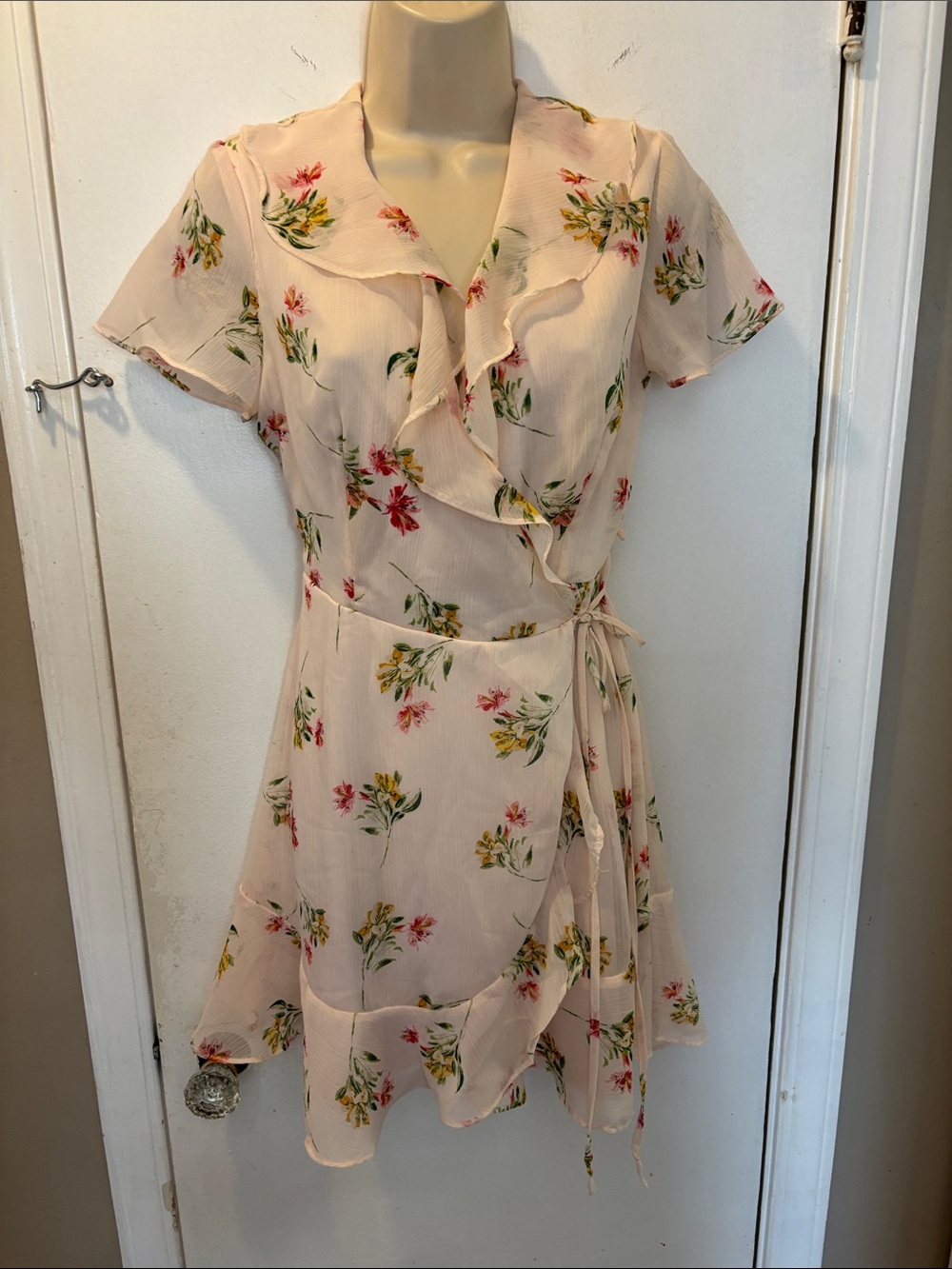 Lush XS Floral Tie-Waist Ruffle Wrap Dress 26-222